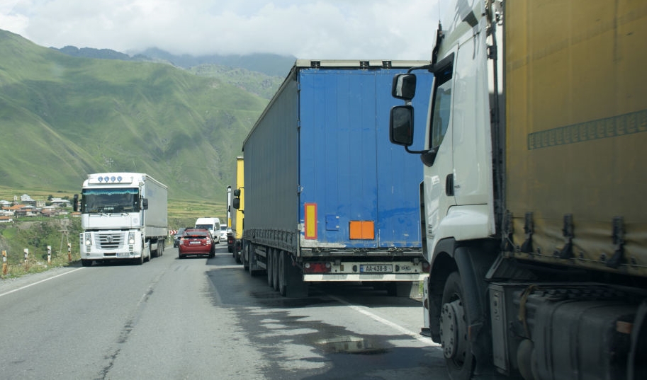 Էկոնոմիկայի նախարարության պարզաբանումը Վերին Լարսում գոյացած հերթի առնչությամբ Image
